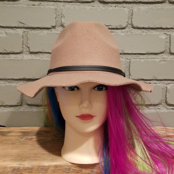 Accessories - Nwt brown hat